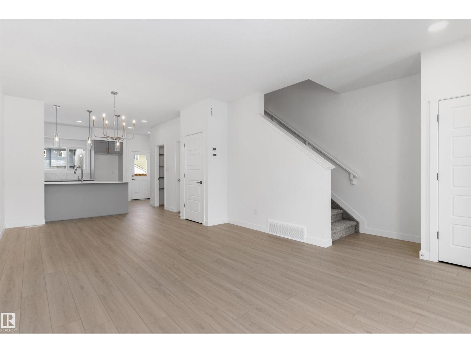 18816 28 Av Nw Property Photo 22