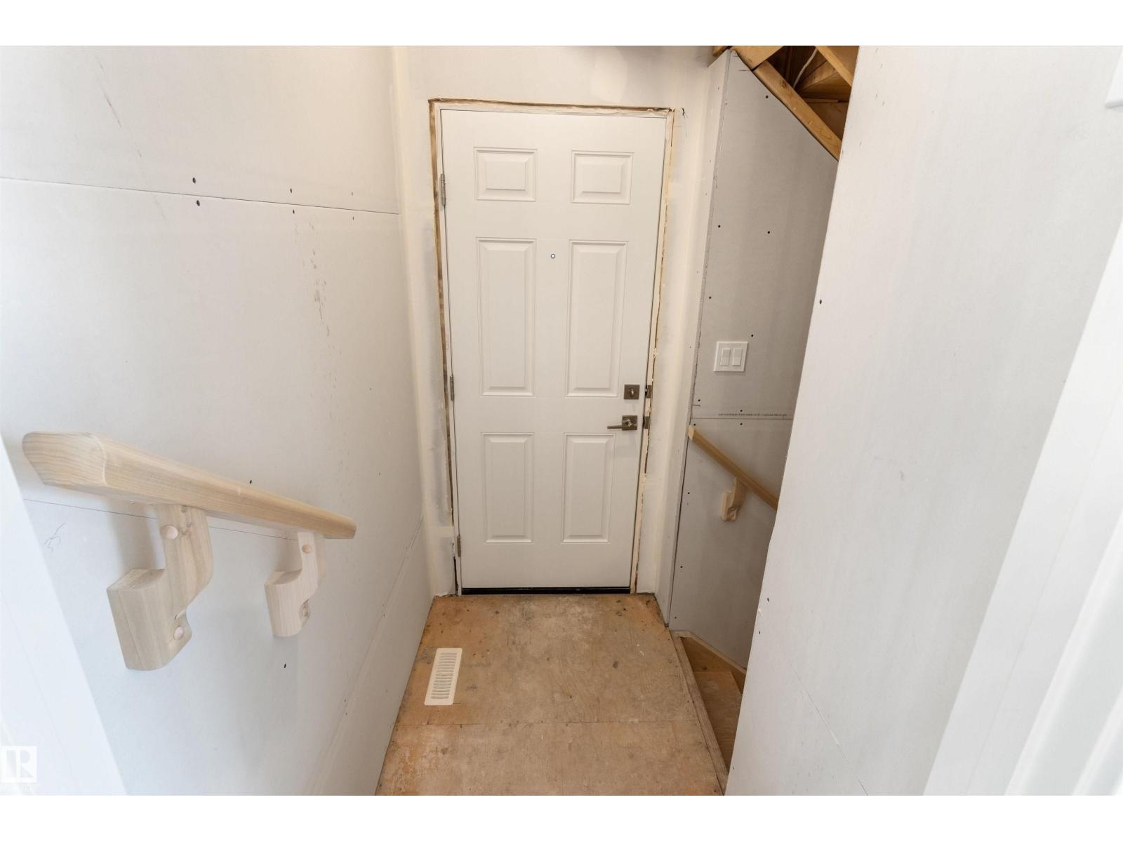 18816 28 Av Nw Property Photo 36