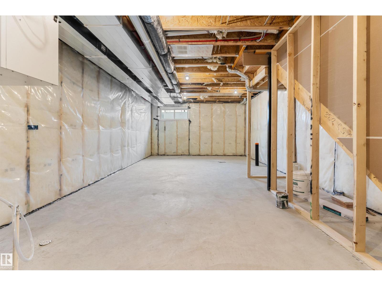 18816 28 Av Nw Property Photo 37