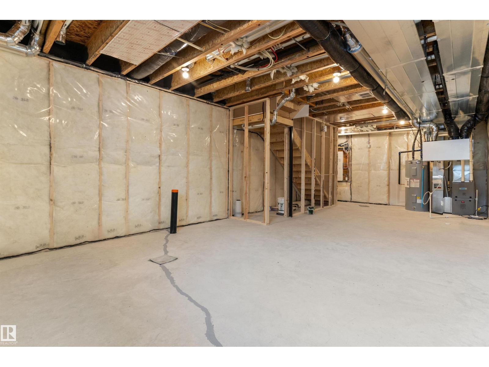 18816 28 Av Nw Property Photo 38