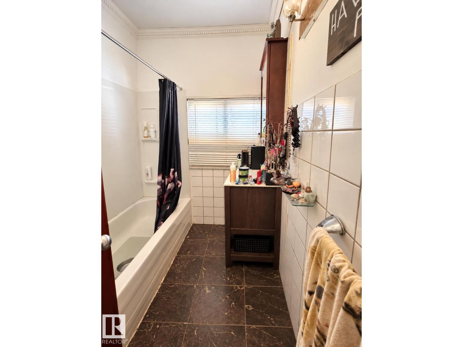 12026 77 St Nw Property Photo 9