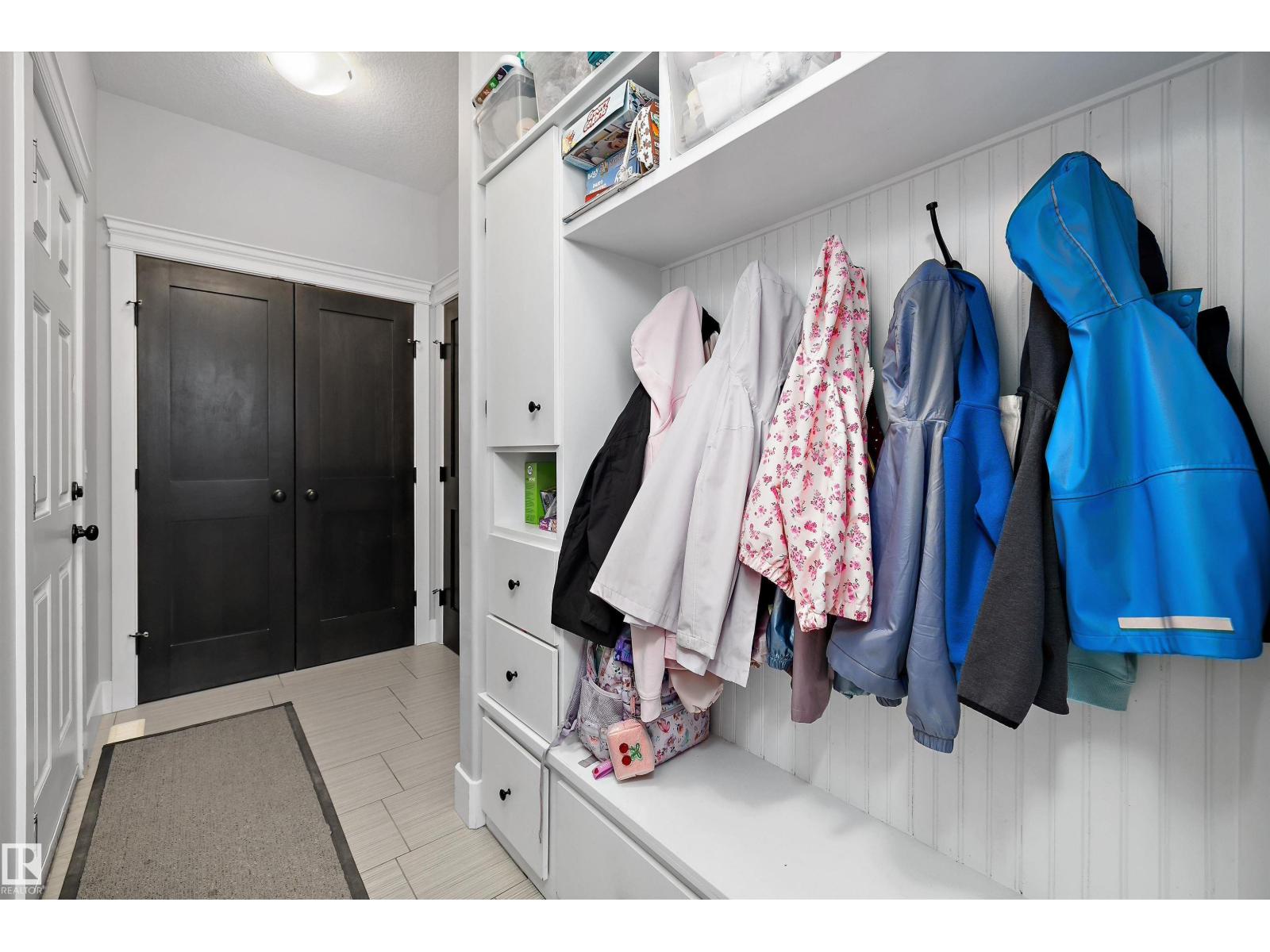 7656 182 Av Nw Property Photo 5