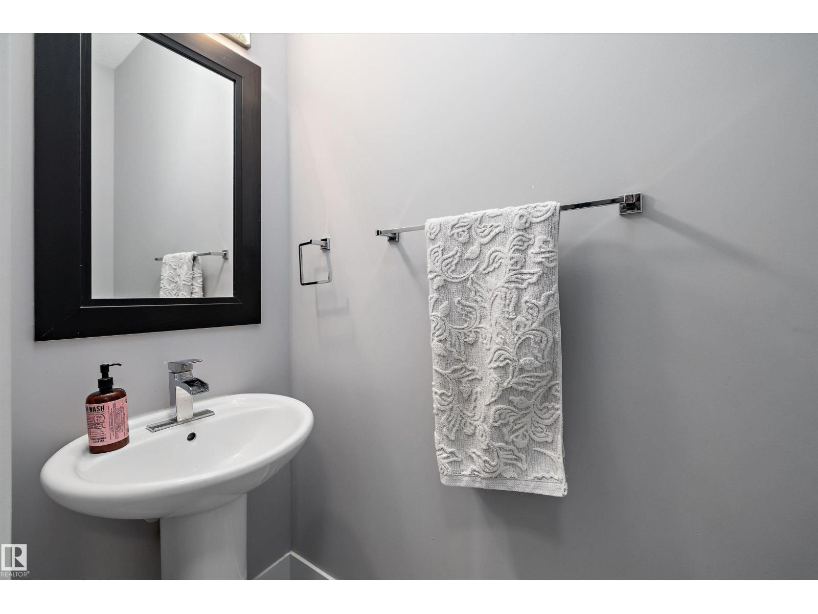 7656 182 Av Nw Property Photo 6