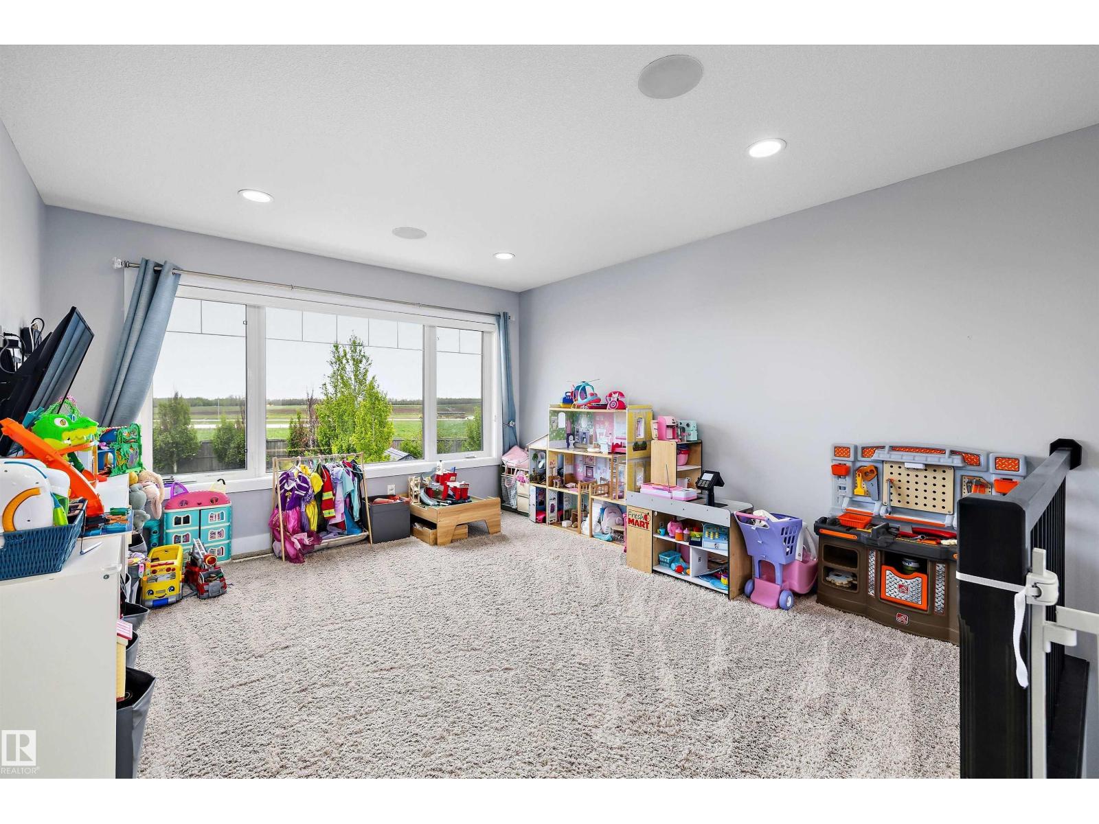 7656 182 Av Nw Property Photo 22