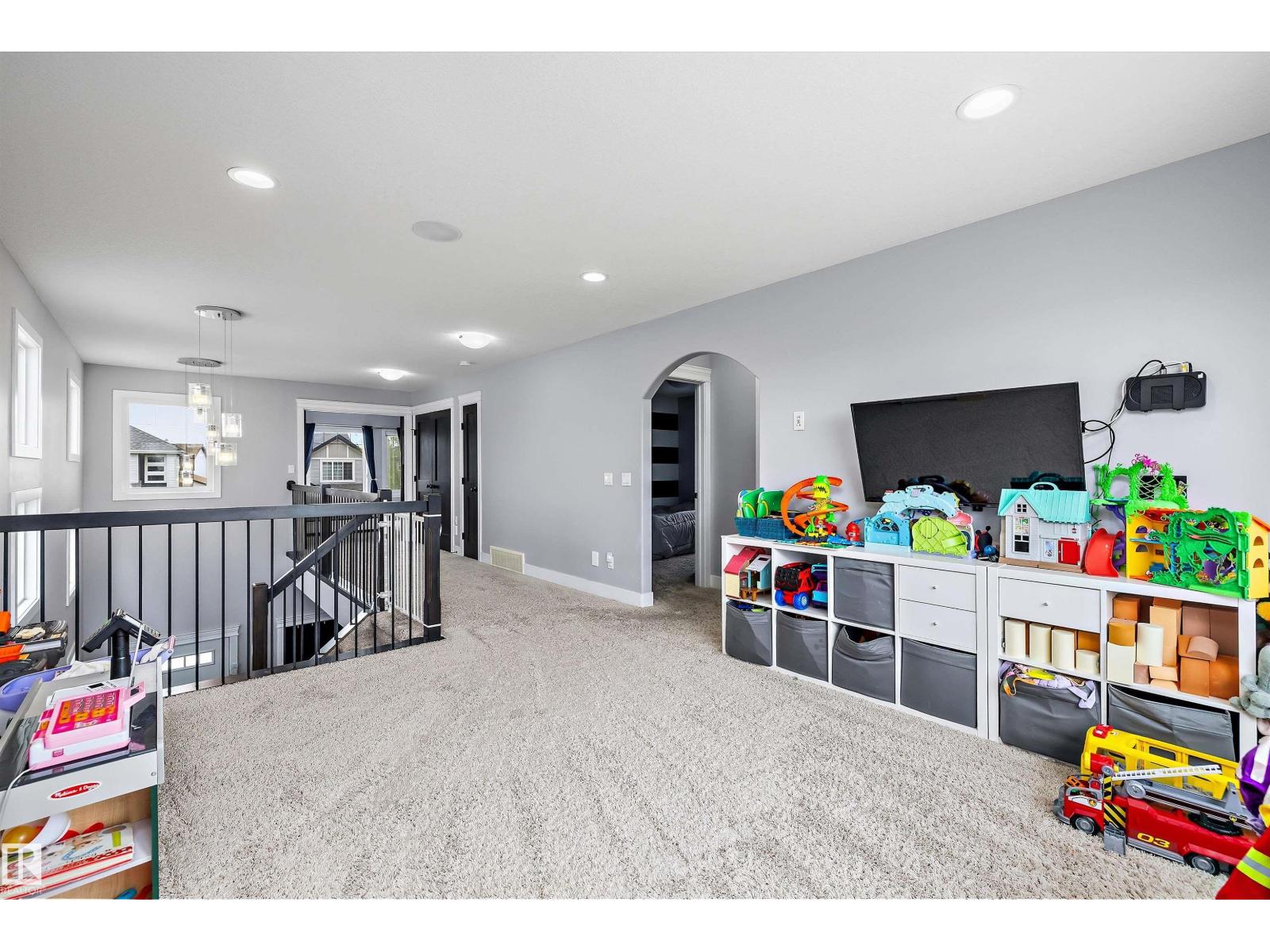 7656 182 Av Nw Property Photo 24