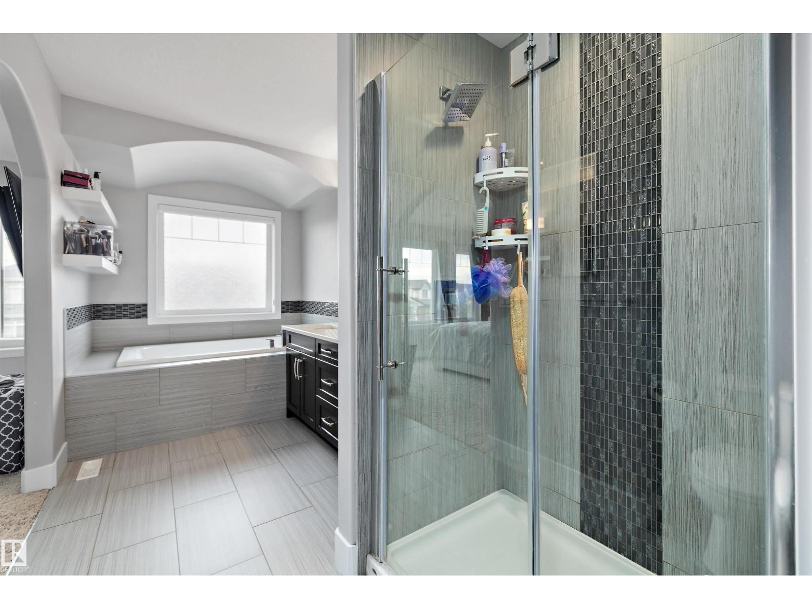7656 182 Av Nw Property Photo 36