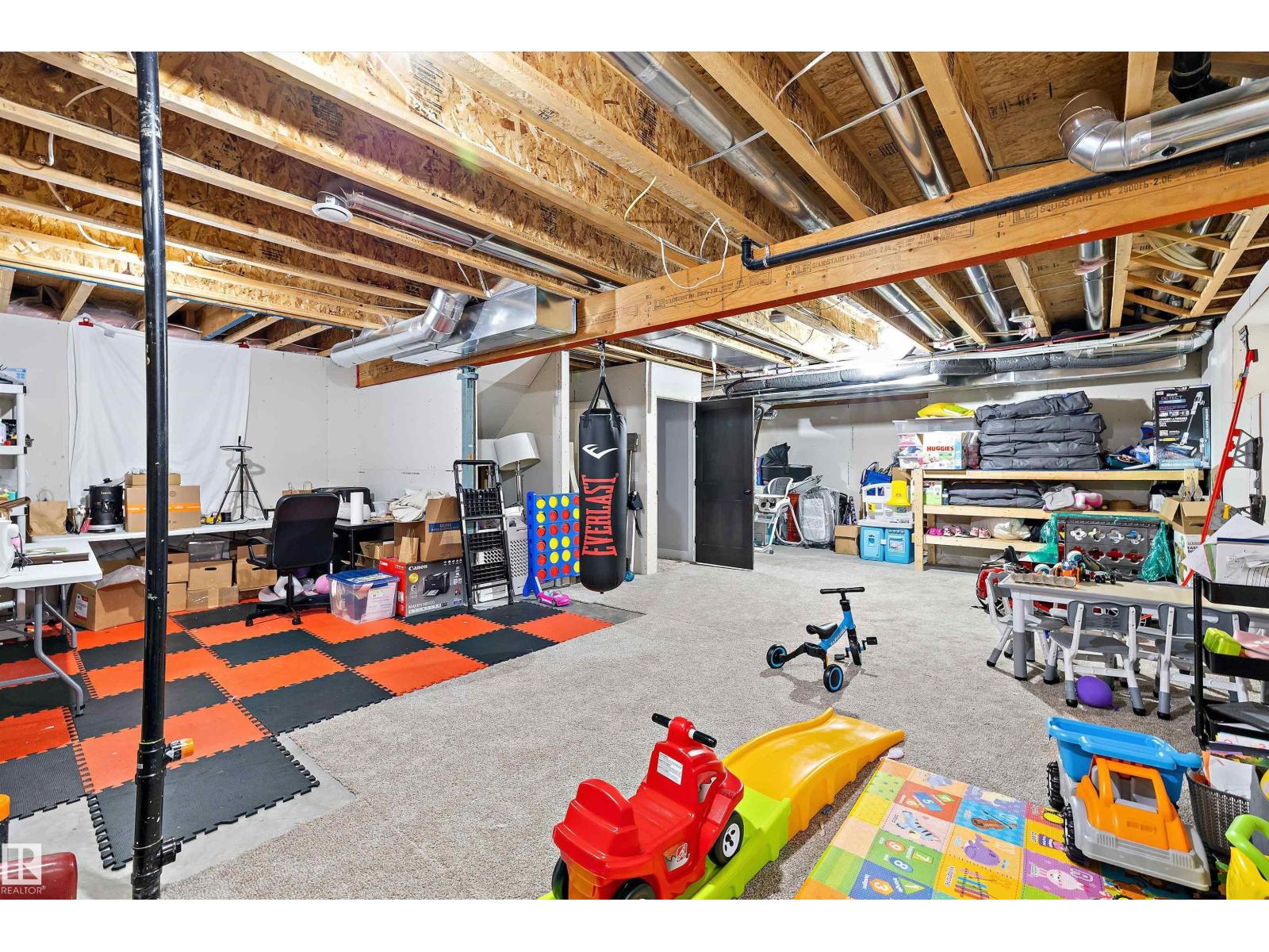 7656 182 Av Nw Property Photo 39