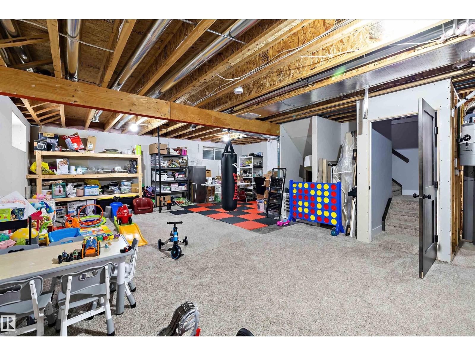 7656 182 Av Nw Property Photo 40