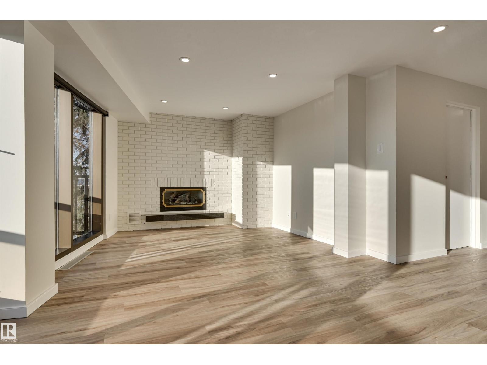 #1 11960 100 Av Nw Property Photo 6