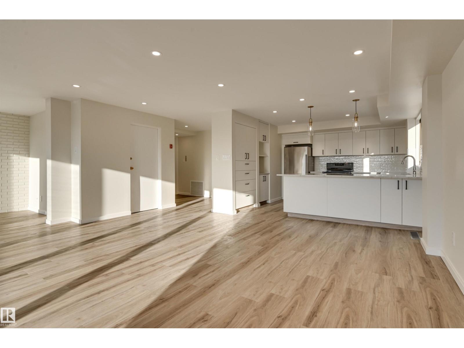 #1 11960 100 Av Nw Property Photo 16