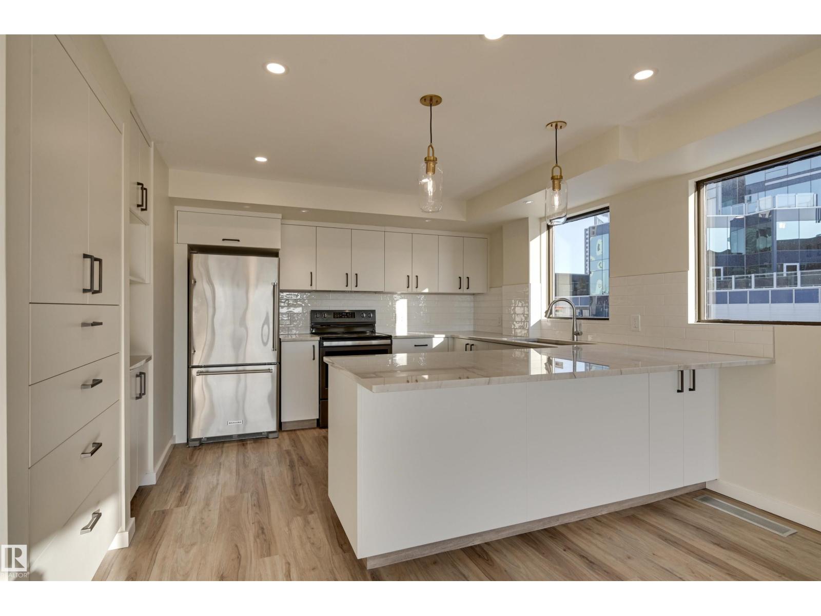 #1 11960 100 Av Nw Property Photo 17