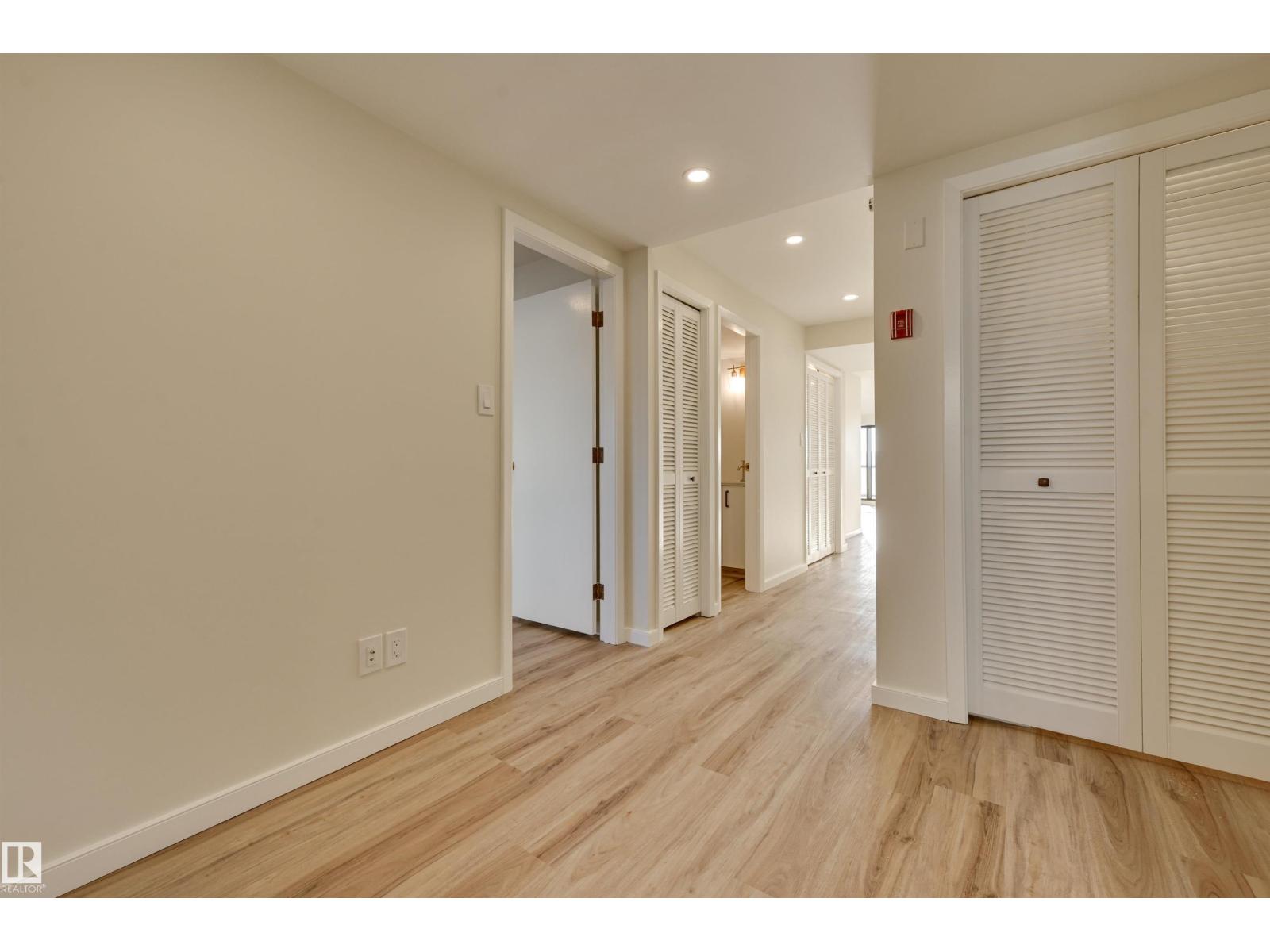 #1 11960 100 Av Nw Property Photo 22