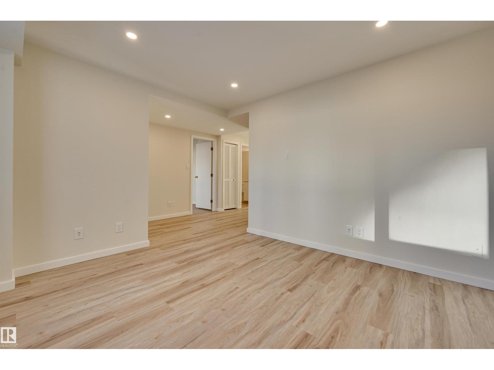 #1 11960 100 Av Nw Property Photo 26
