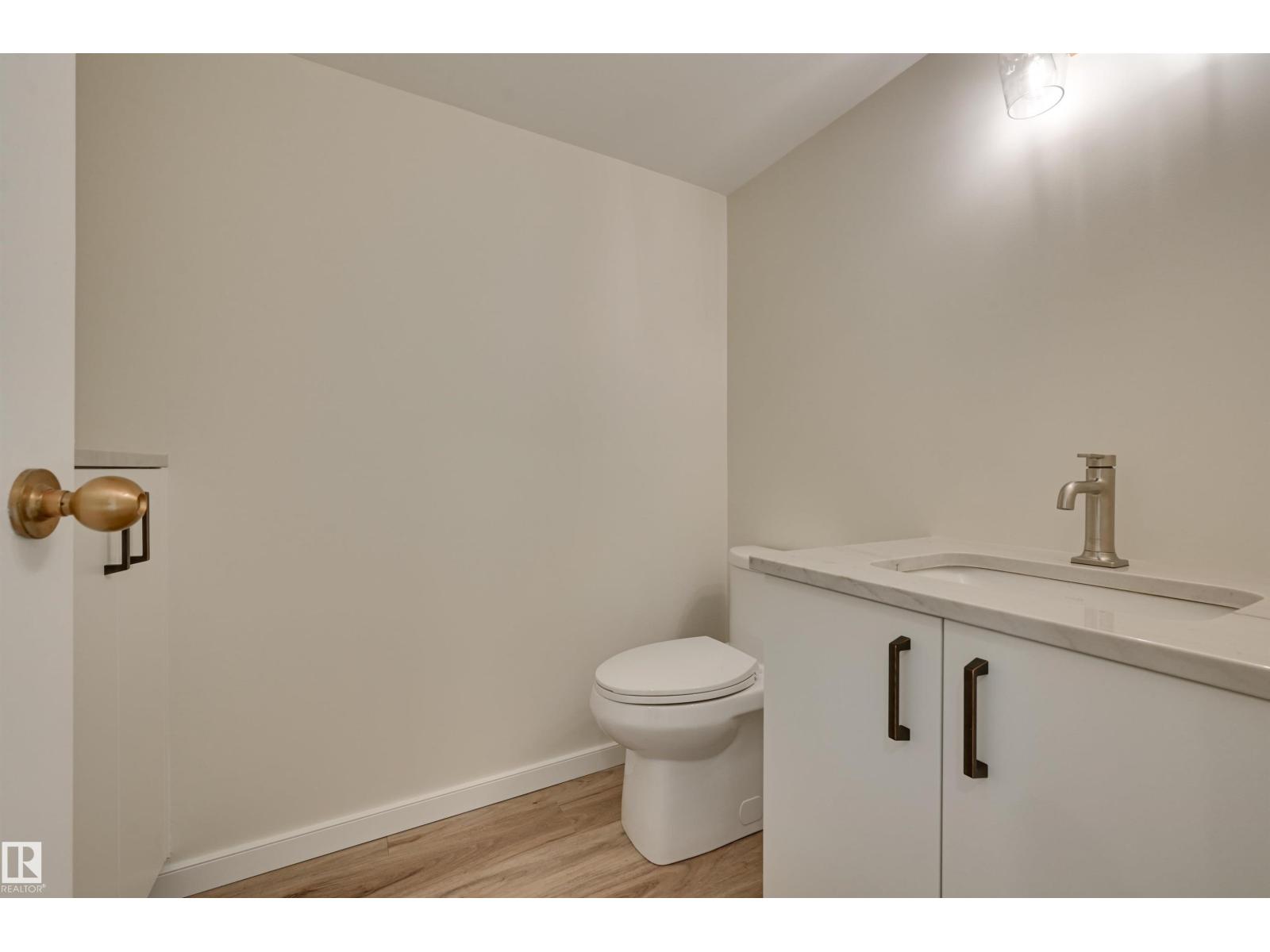#1 11960 100 Av Nw Property Photo 37