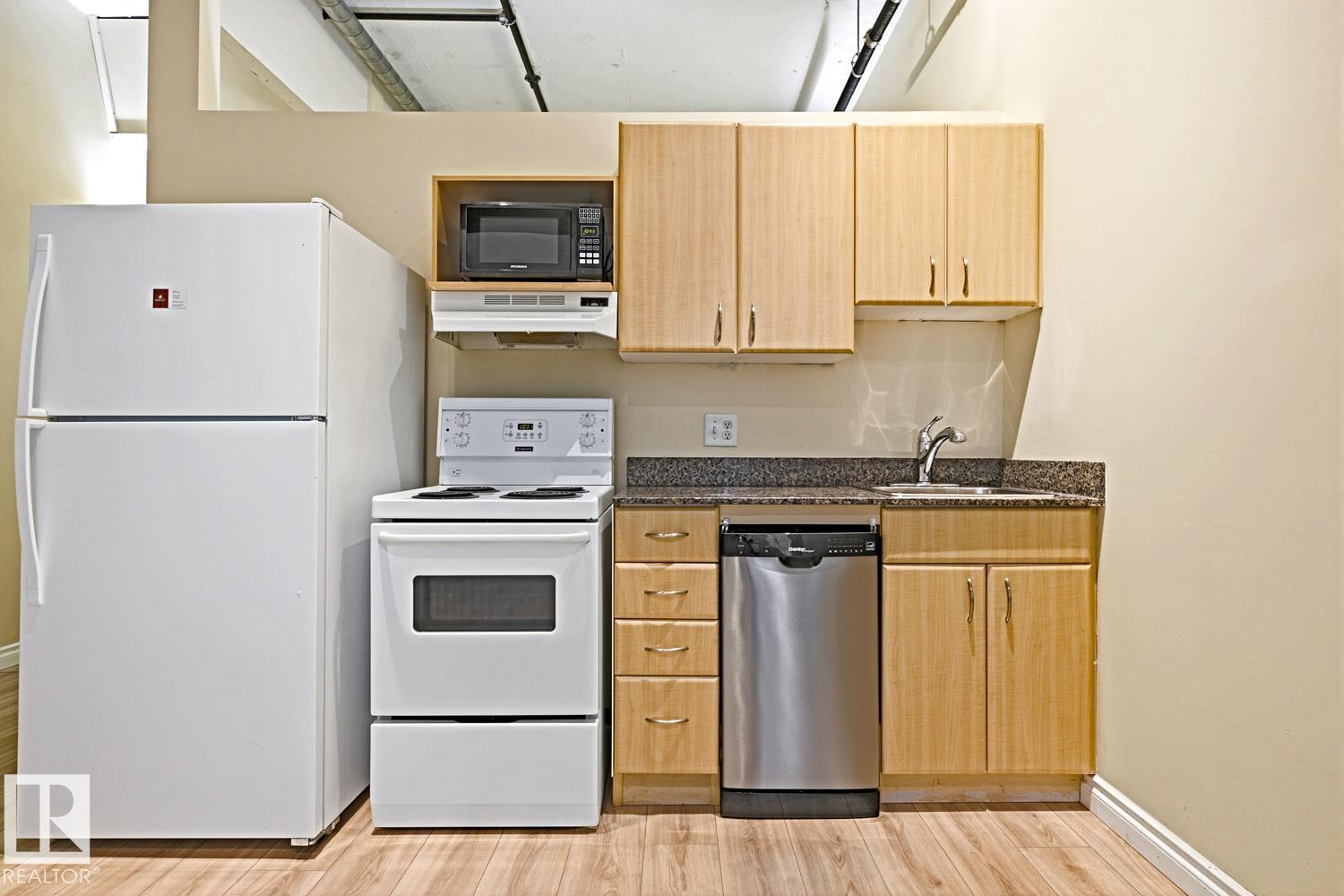 #204 10024 Jasper Av Nw Property Photo 10