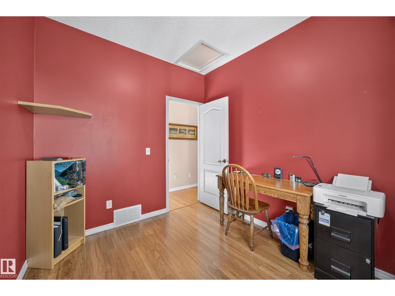 #31 1780 Glastonbury Bv Nw Property Photo 33