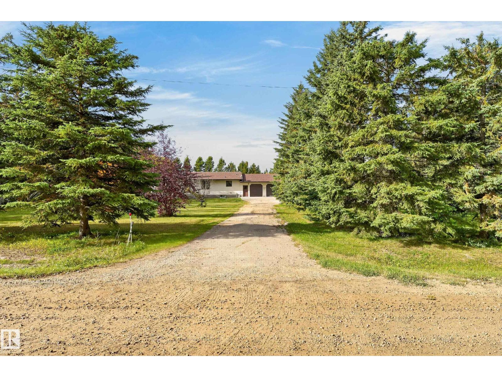 5003 46 St Property Photo 1