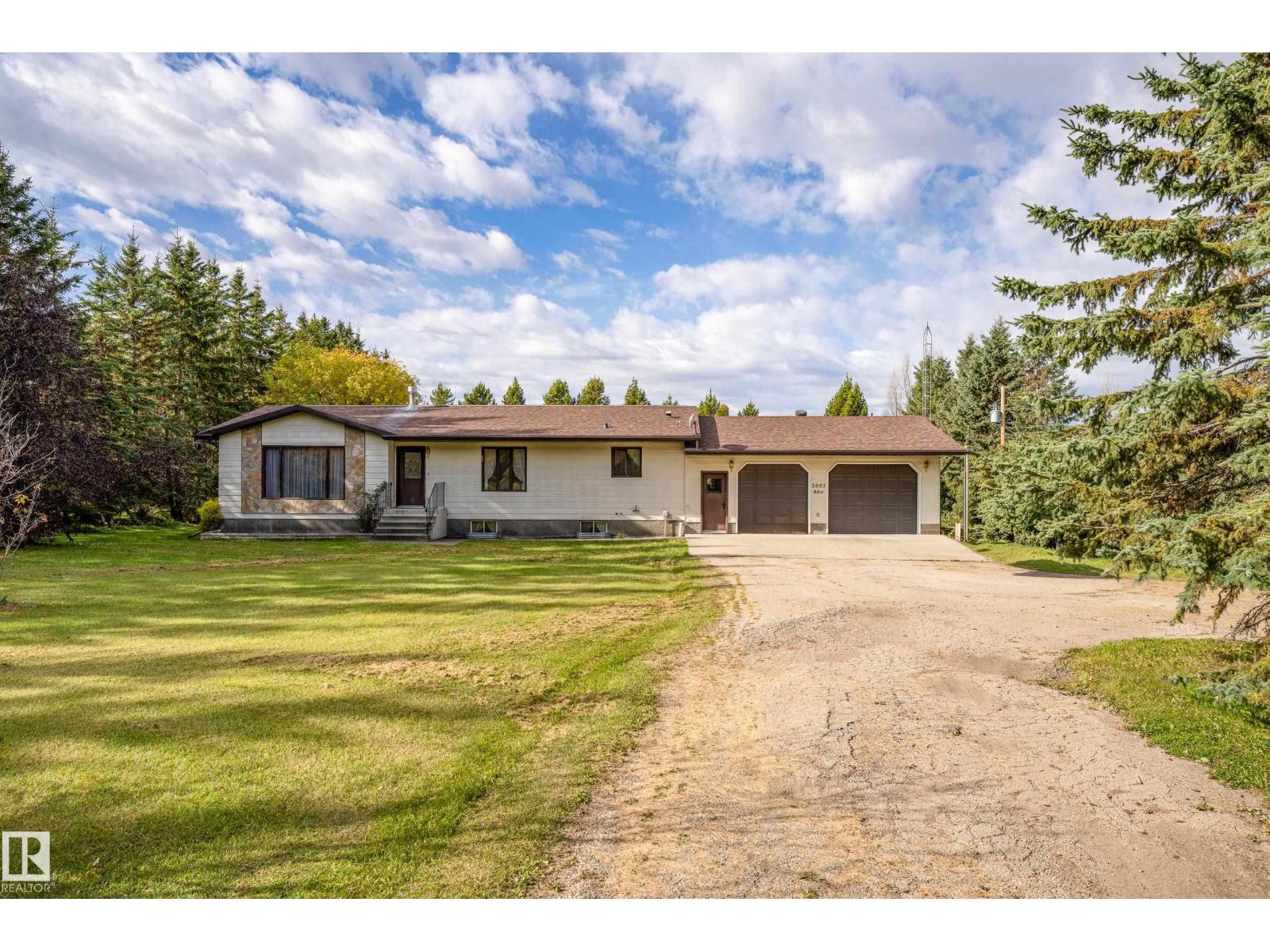 5003 46 St Property Photo 2