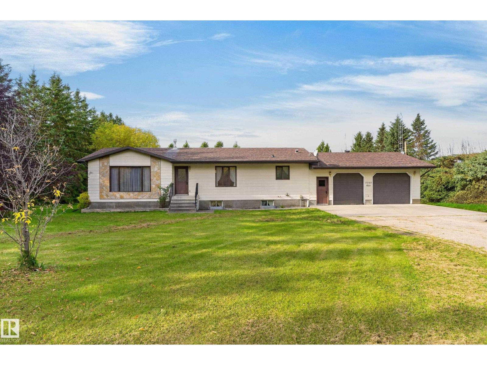 5003 46 St Property Photo 3