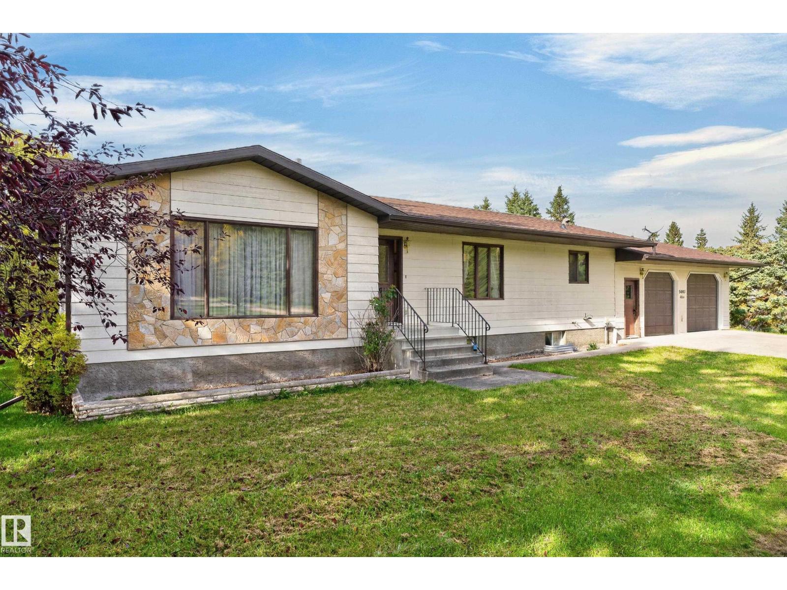 5003 46 St Property Photo 4