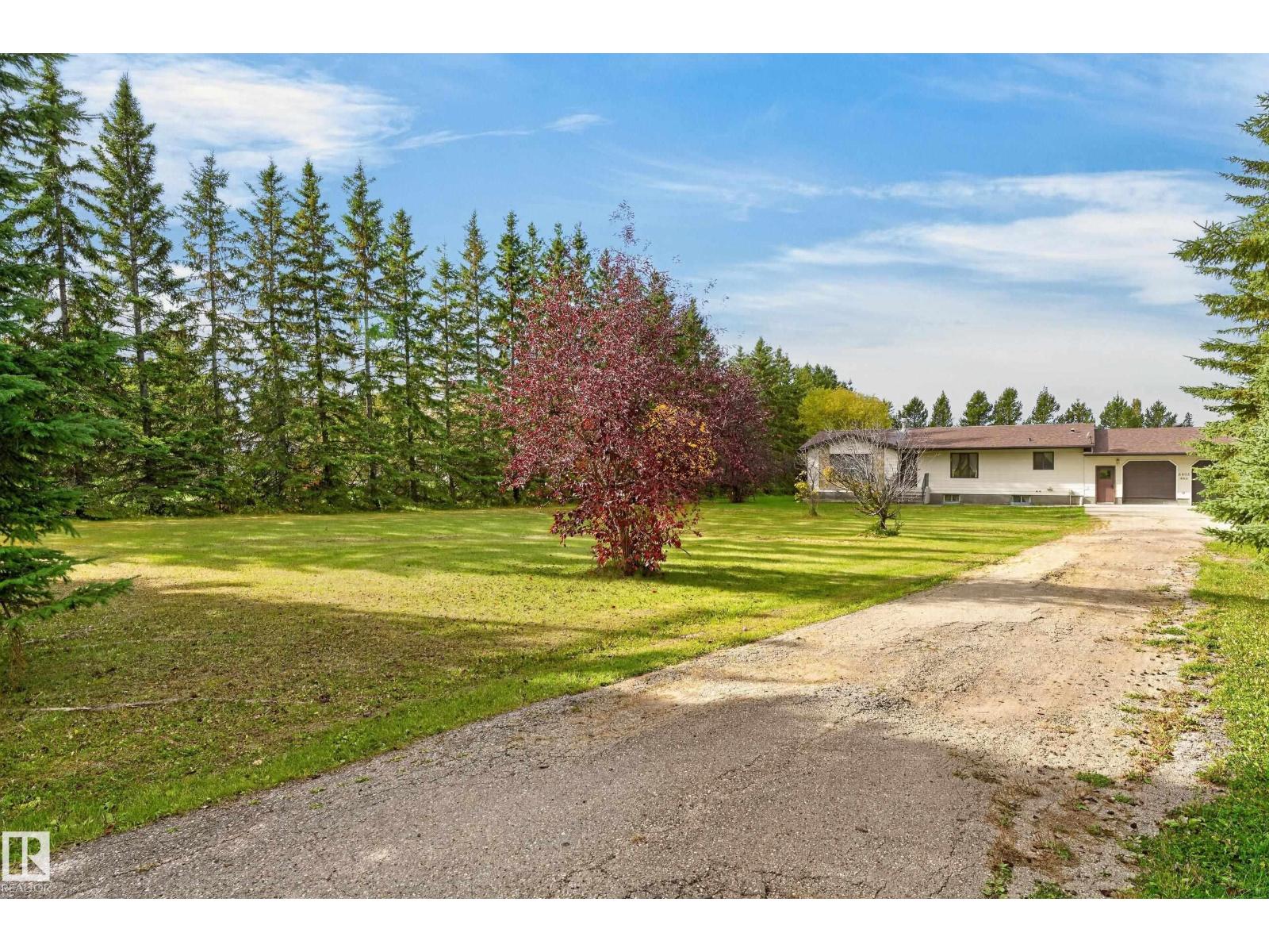 5003 46 St Property Photo 5