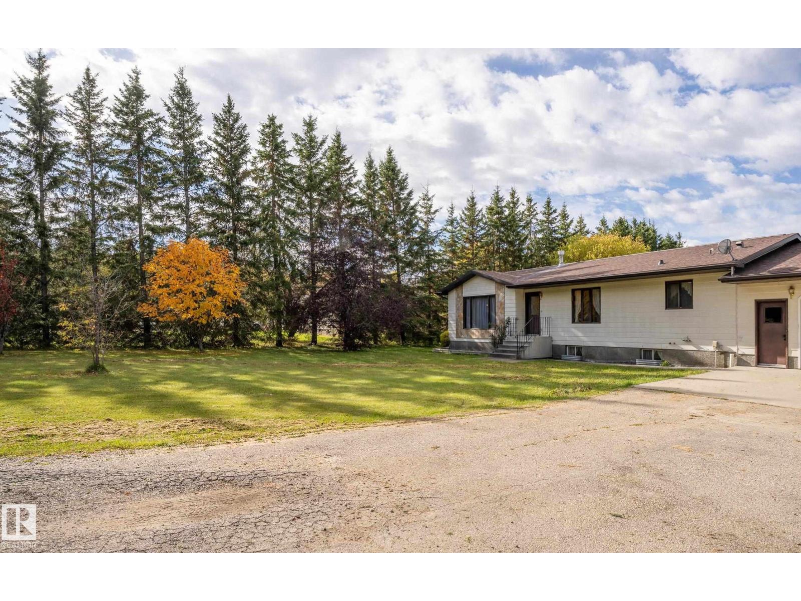 5003 46 St Property Photo 7