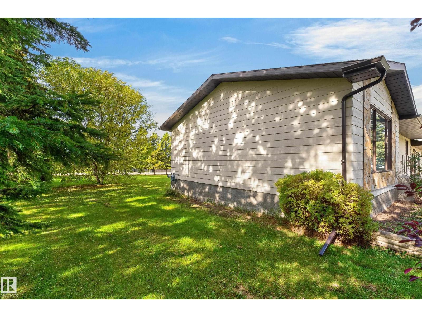 5003 46 St Property Photo 9