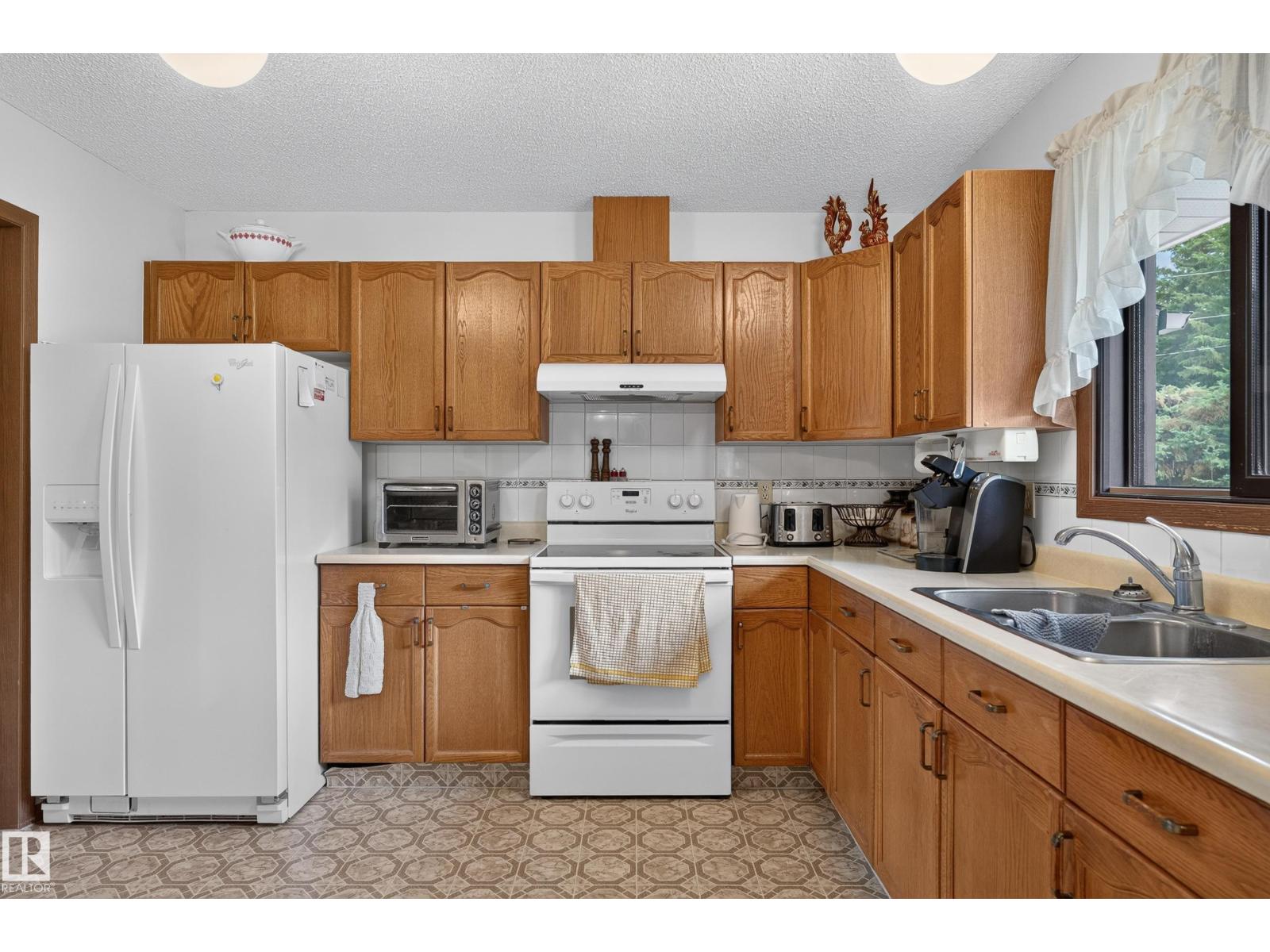 5003 46 St Property Photo 27