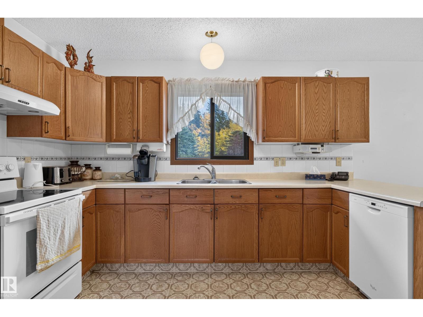 5003 46 St Property Photo 28