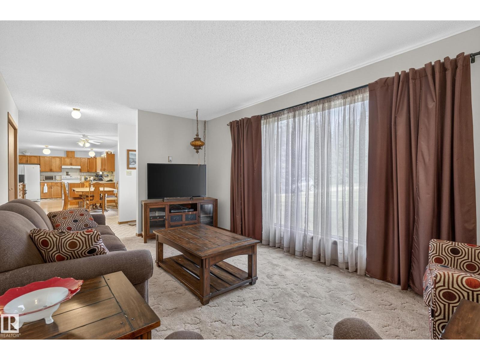 5003 46 St Property Photo 38