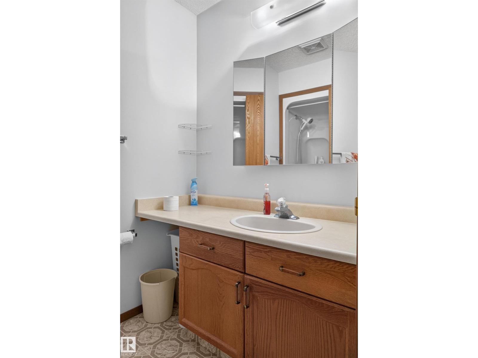 5003 46 St Property Photo 47