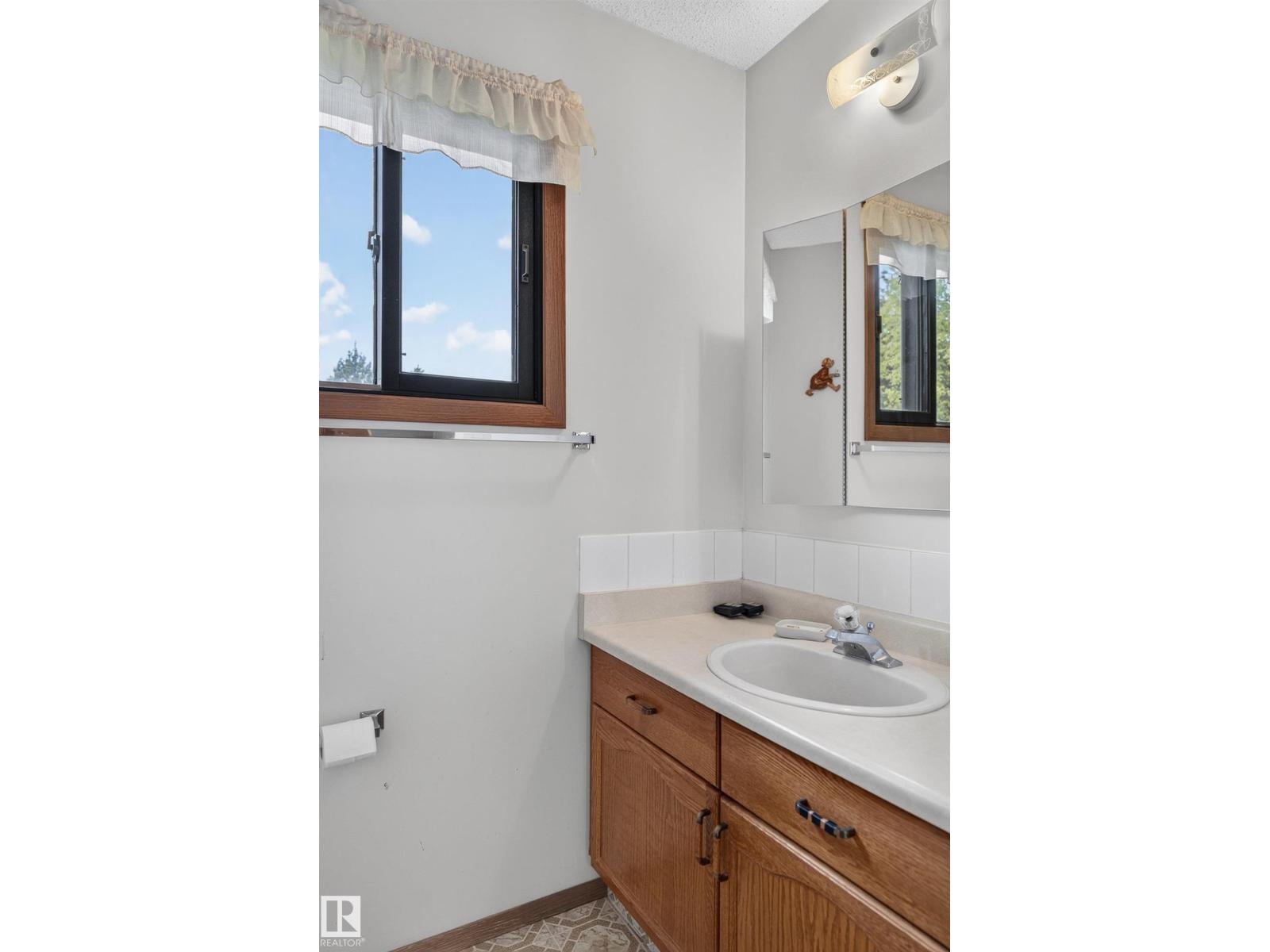 5003 46 St Property Photo 54