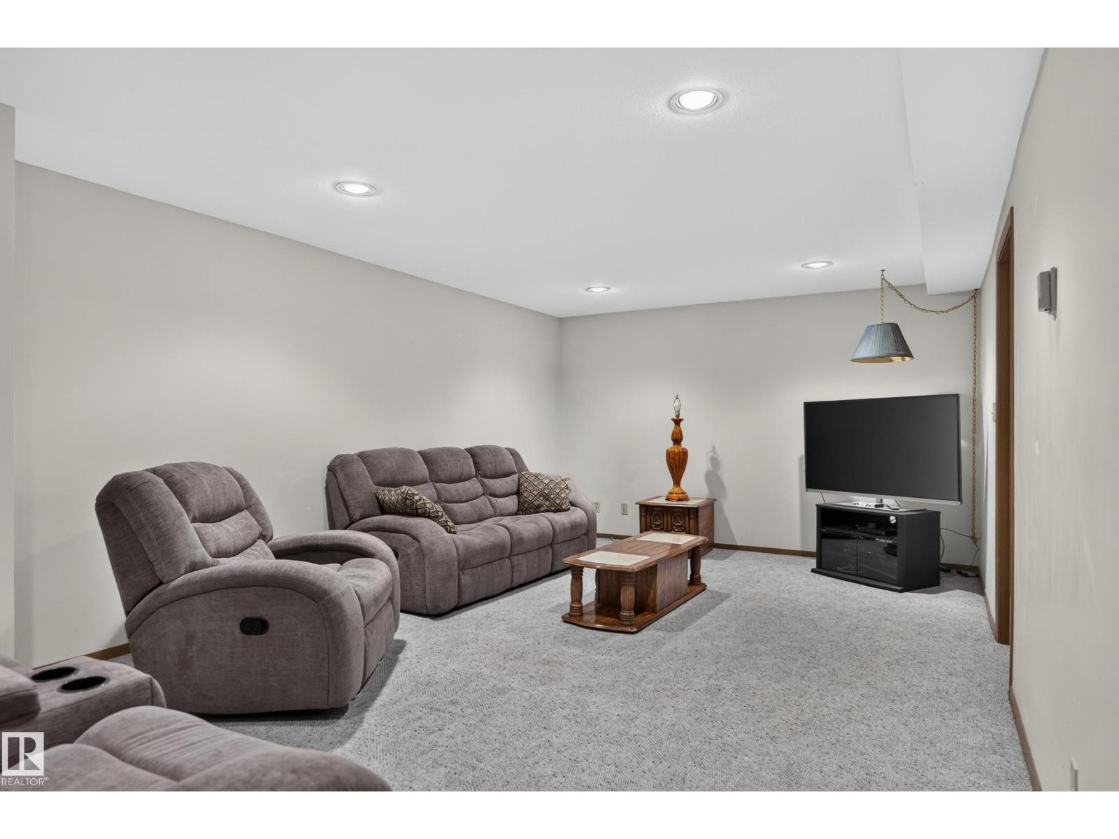 5003 46 St Property Photo 58