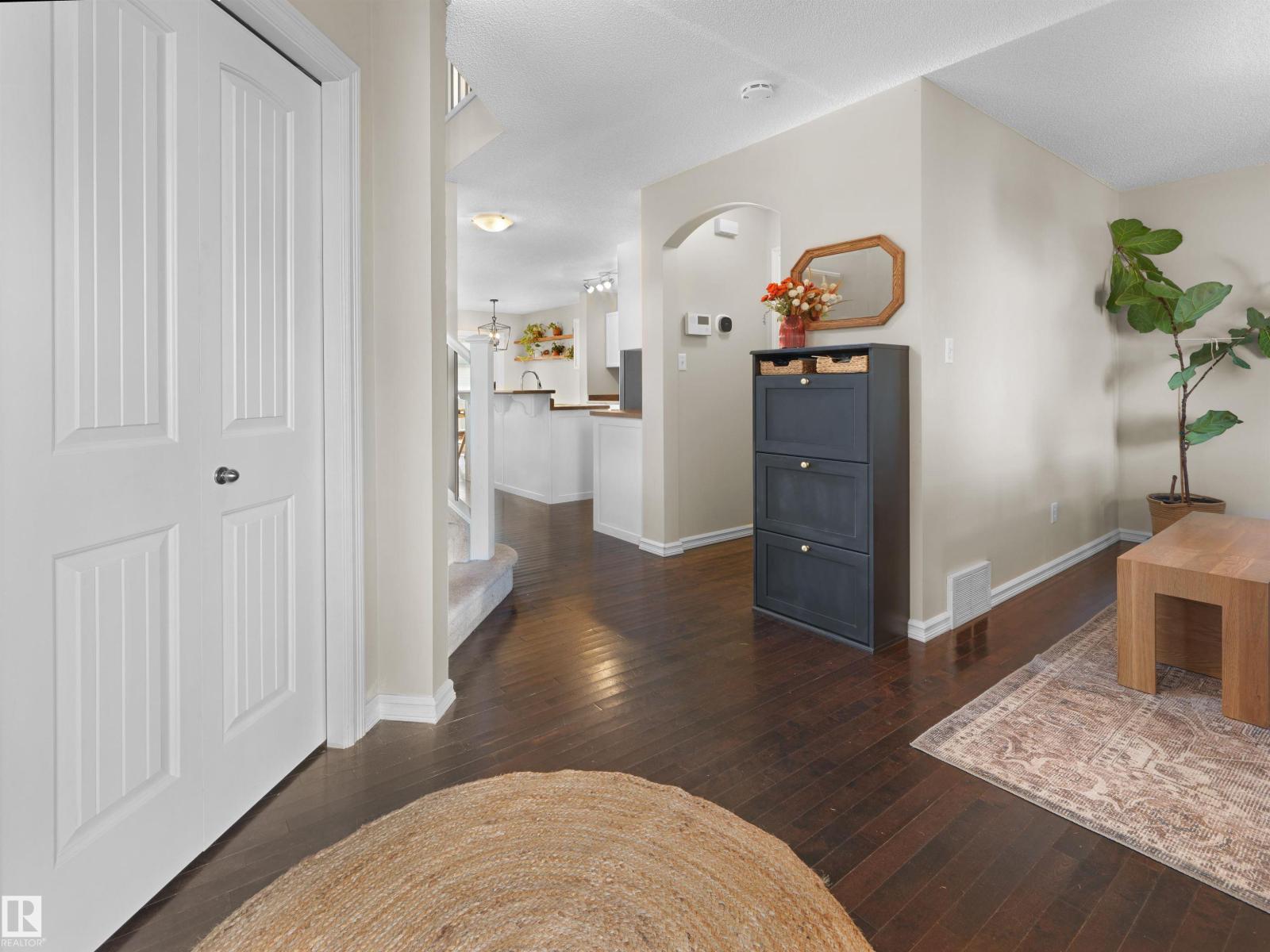 1175 36 Av Nw Property Photo 4