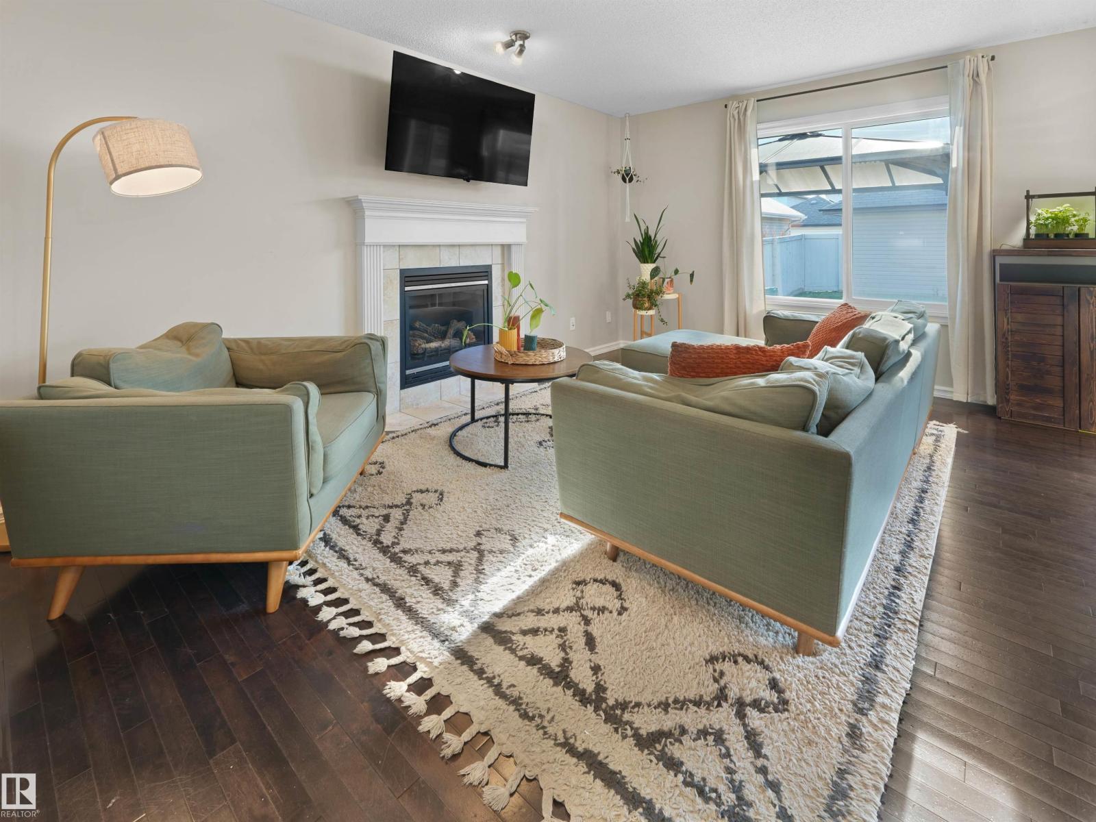 1175 36 Av Nw Property Photo 11