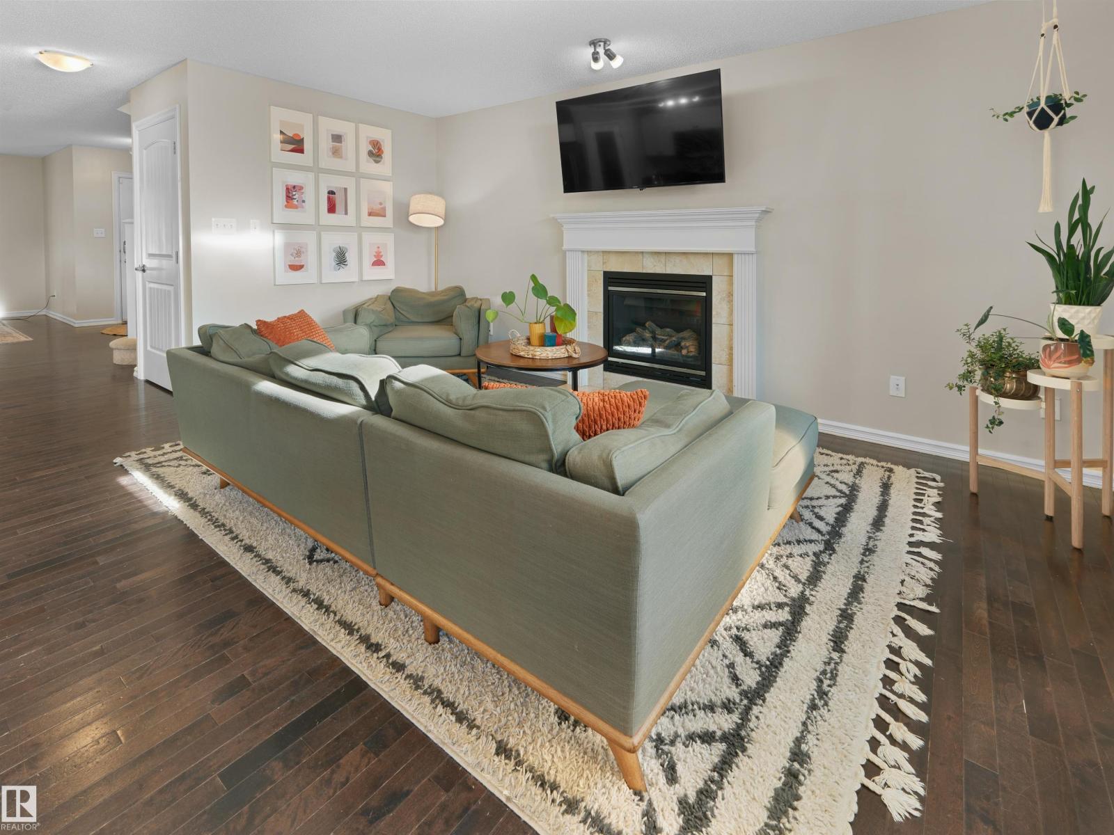 1175 36 Av Nw Property Photo 12