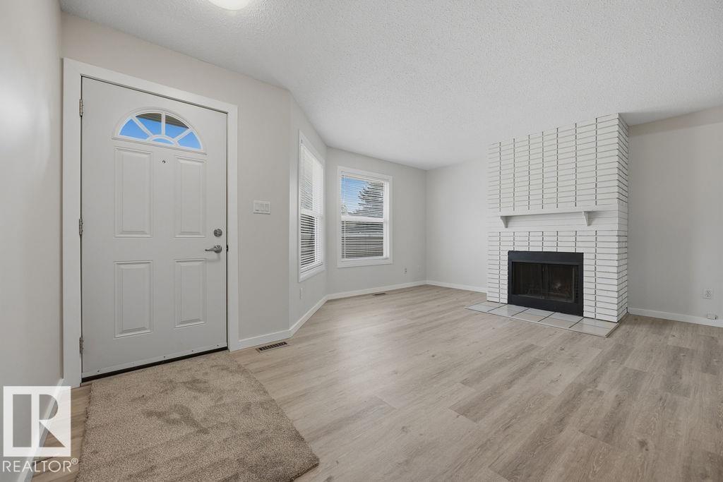 10473 24 Av Nw Property Photo 4