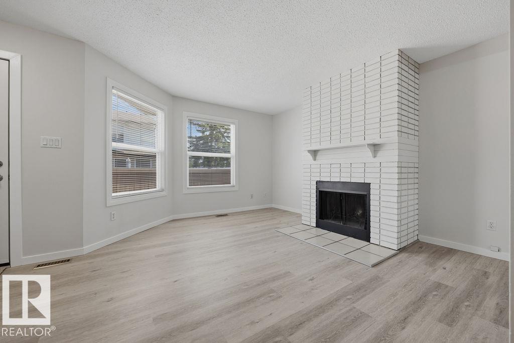 10473 24 Av Nw Property Photo 5