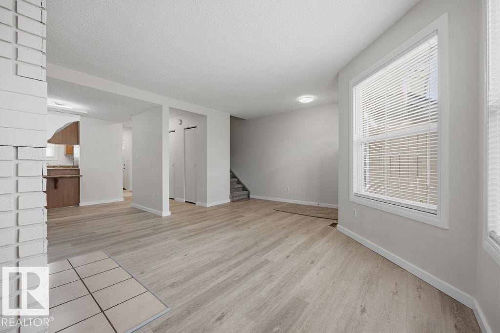 10473 24 Av Nw Property Photo 6