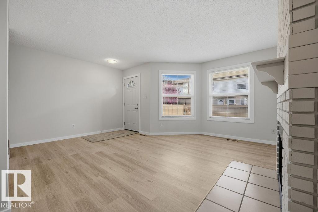 10473 24 Av Nw Property Photo 7