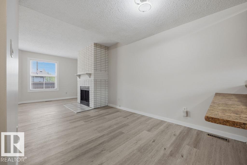 10473 24 Av Nw Property Photo 9