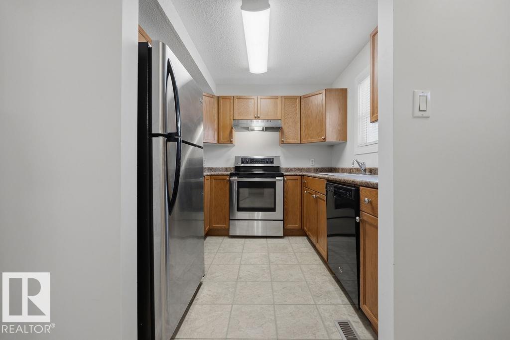 10473 24 Av Nw Property Photo 11