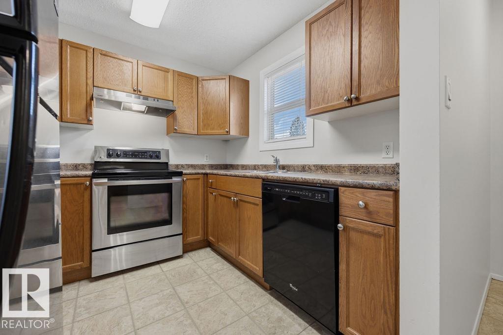 10473 24 Av Nw Property Photo 12
