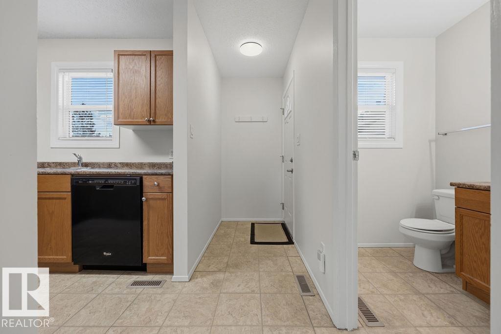 10473 24 Av Nw Property Photo 16