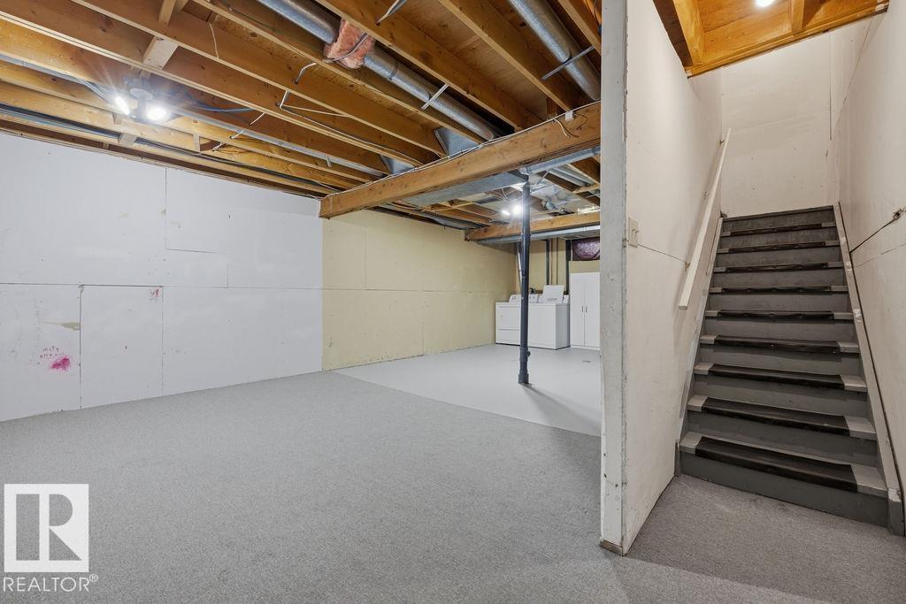 10473 24 Av Nw Property Photo 27