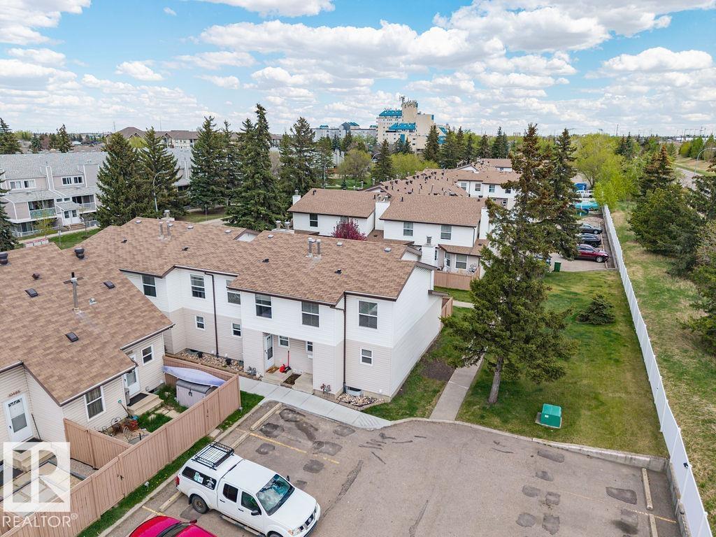 10473 24 Av Nw Property Photo 32