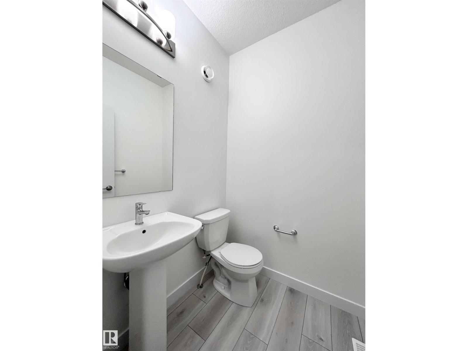 19728 29 Av Nw Property Photo 7