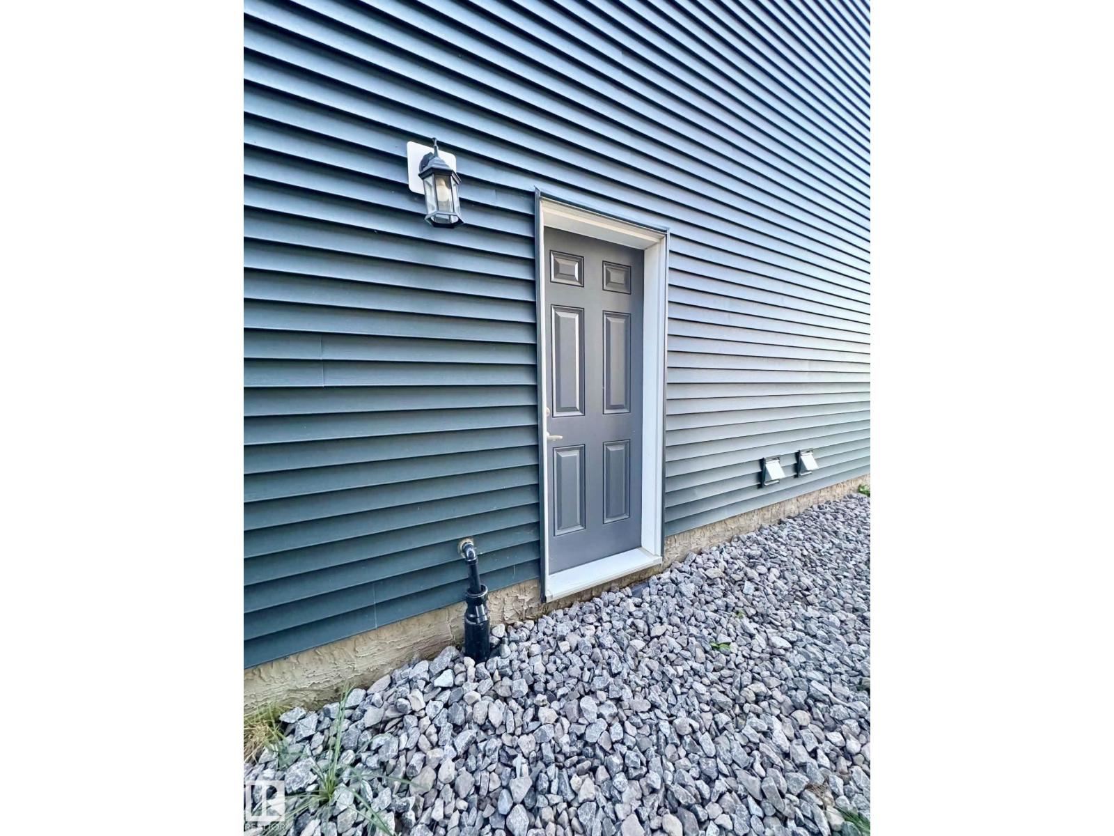 19728 29 Av Nw Property Photo 18