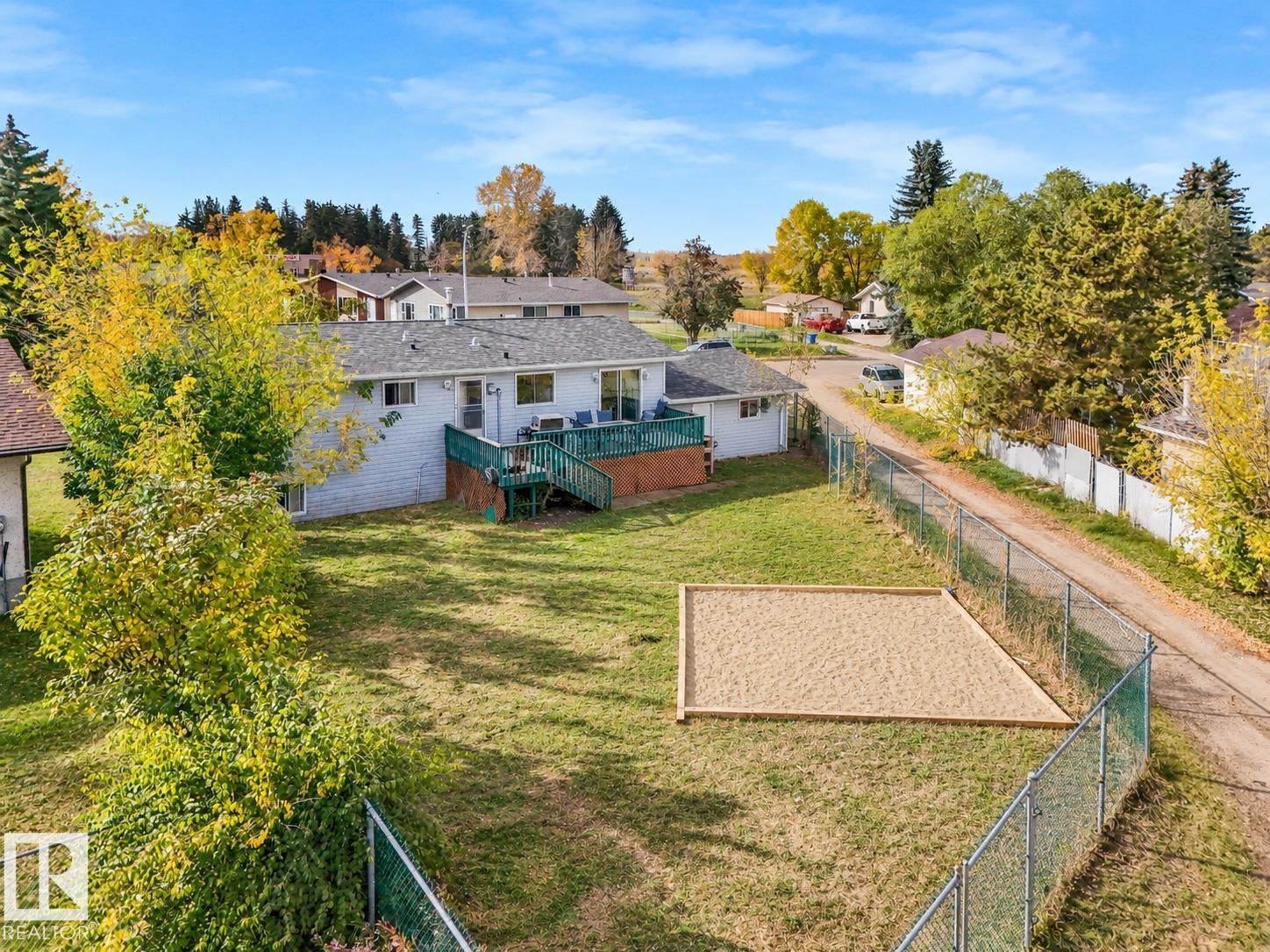 5535 55a St Property Photo 2