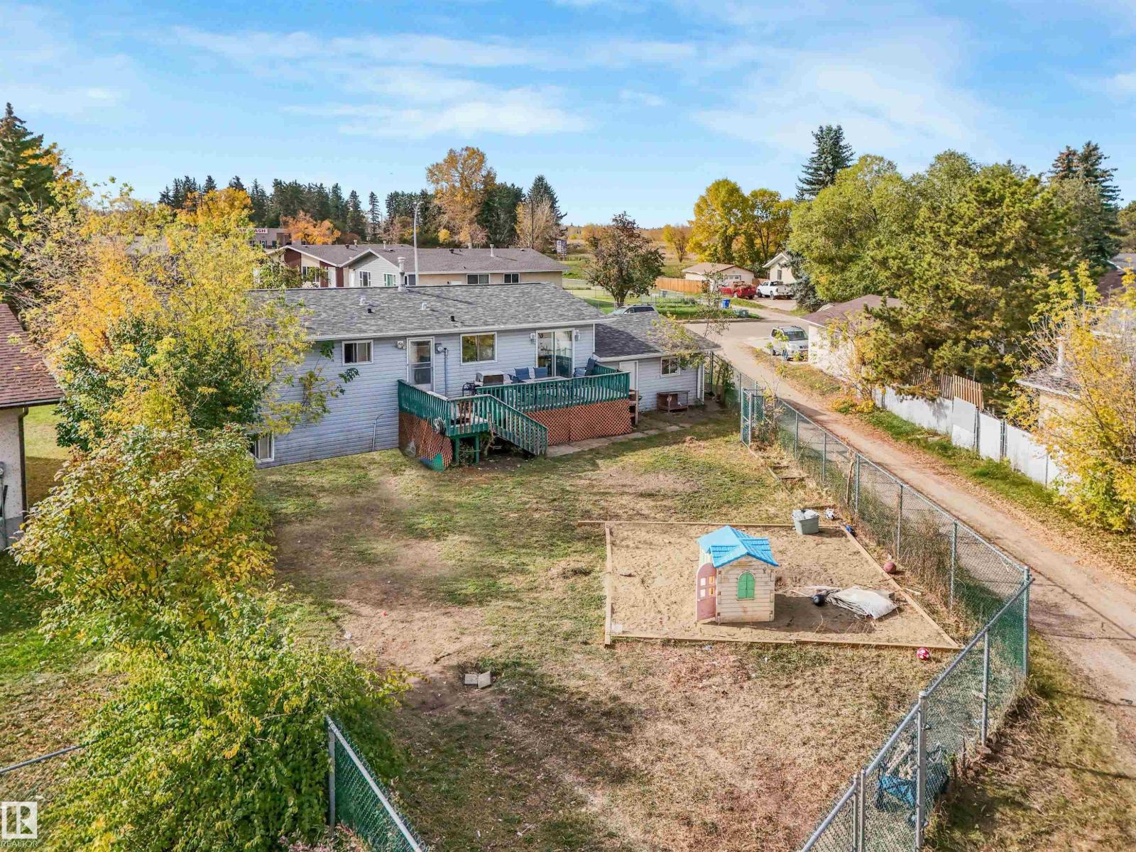 5535 55a St Property Photo 3